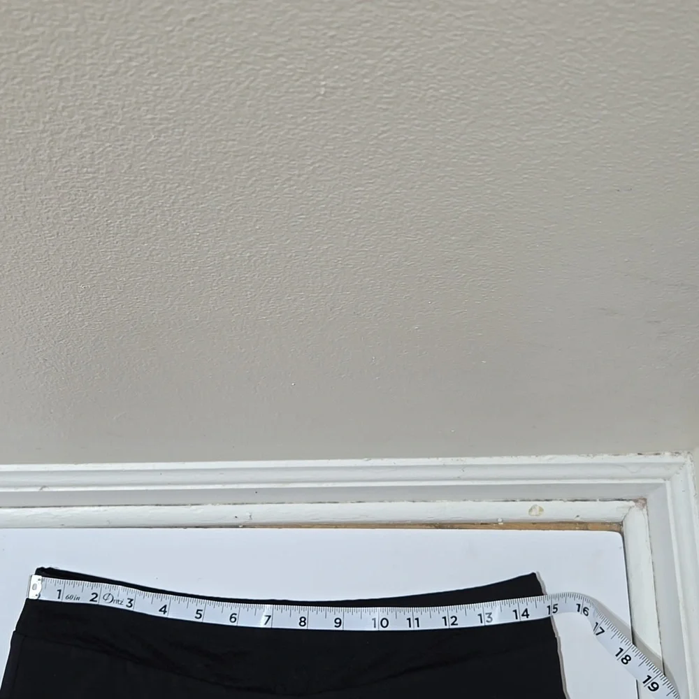 Manduka Mesh Women's Black Capri Leggings - Picture 7 of 7